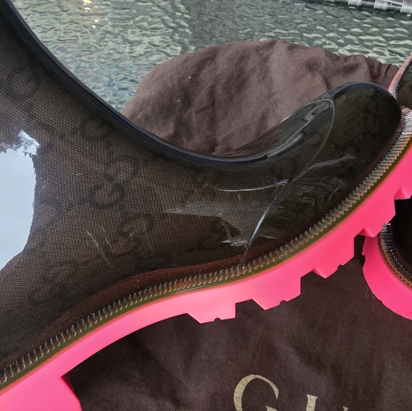Authentic Gucci Glossy Black Boots with Vibrant Pink Soles - Picture 10 of 12